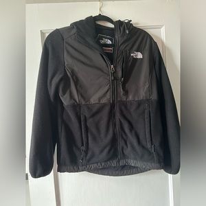 Black hooded north face
